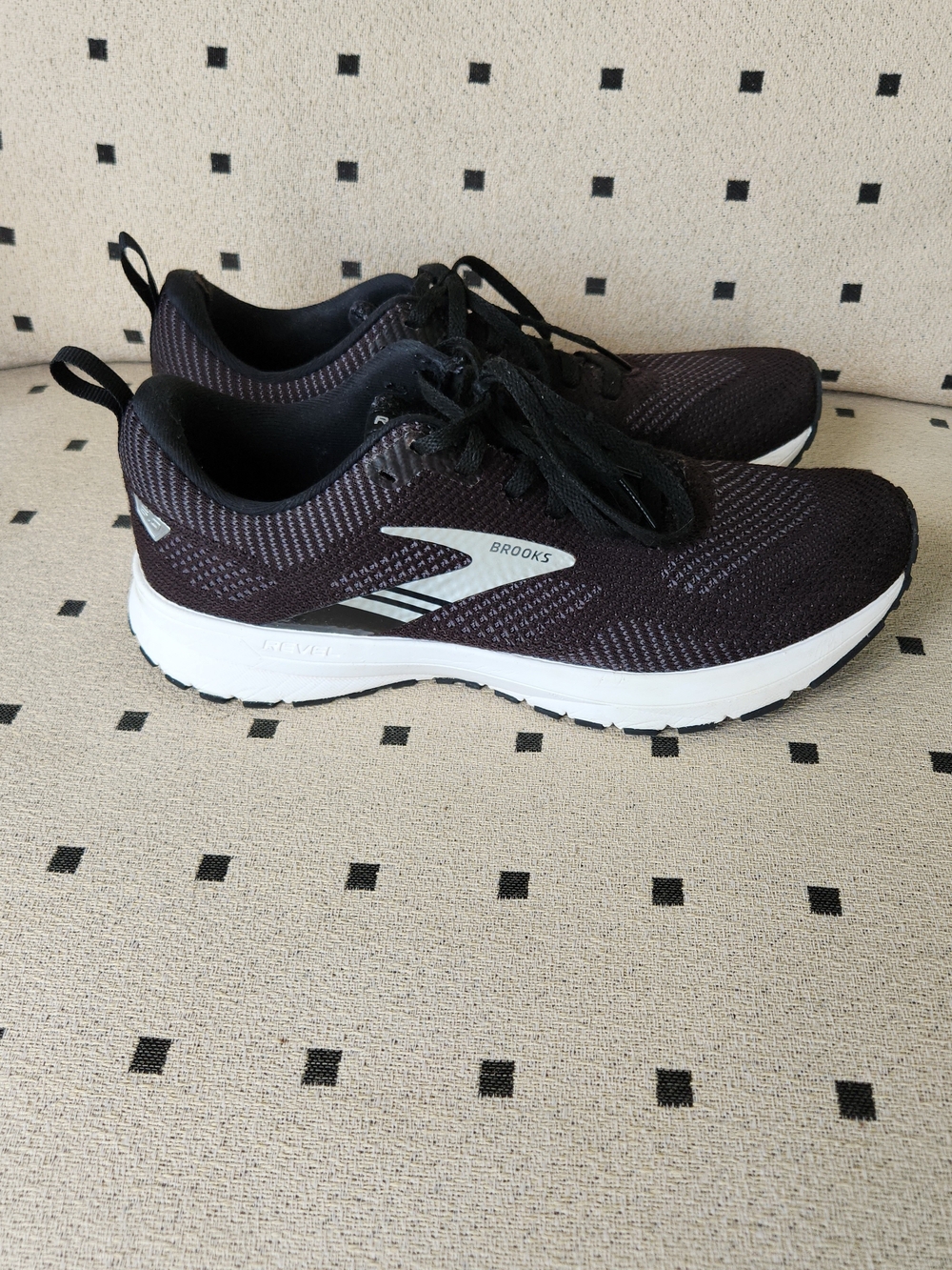 Brooks Revel 5 Energize Neutral Black Lightweight Breathable  Running Shoes 9.5